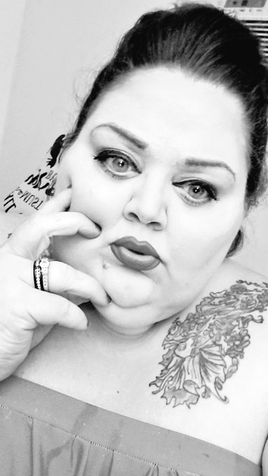 I'm back bitches!!!!! https://t.co/LH59AIldHS<a href="/tag/realloyalfans"class="tags"><span>#realloyalfans</span></a>