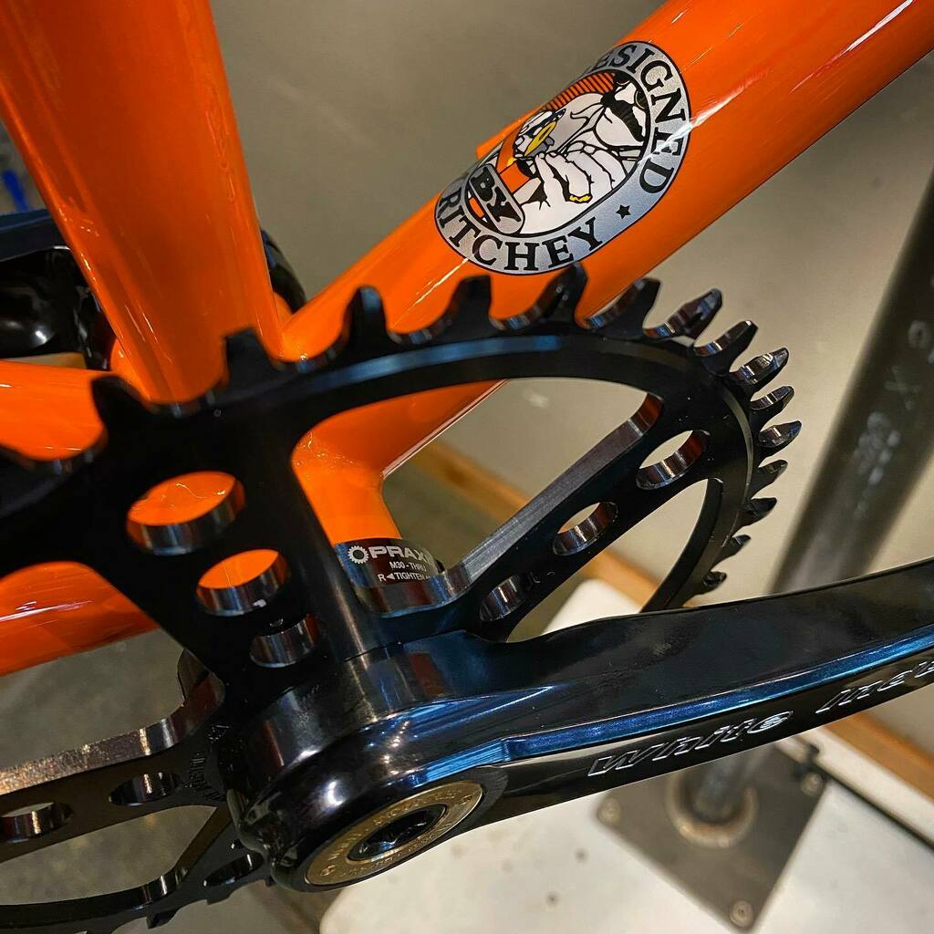 ToroGrind's tweet image. Someone’s dream build is in the works. It’s projects like this that make me love my job. 
🧡
@ritcheylogic @whiteind @praxisworks #ritcheylogic #ritcheyoutback #whiteindustries #praxis #justaddpraxis #praxisworks #gravelbike #gravelgrinder #steelisrea… instagr.am/p/CV1biVHJLRk/