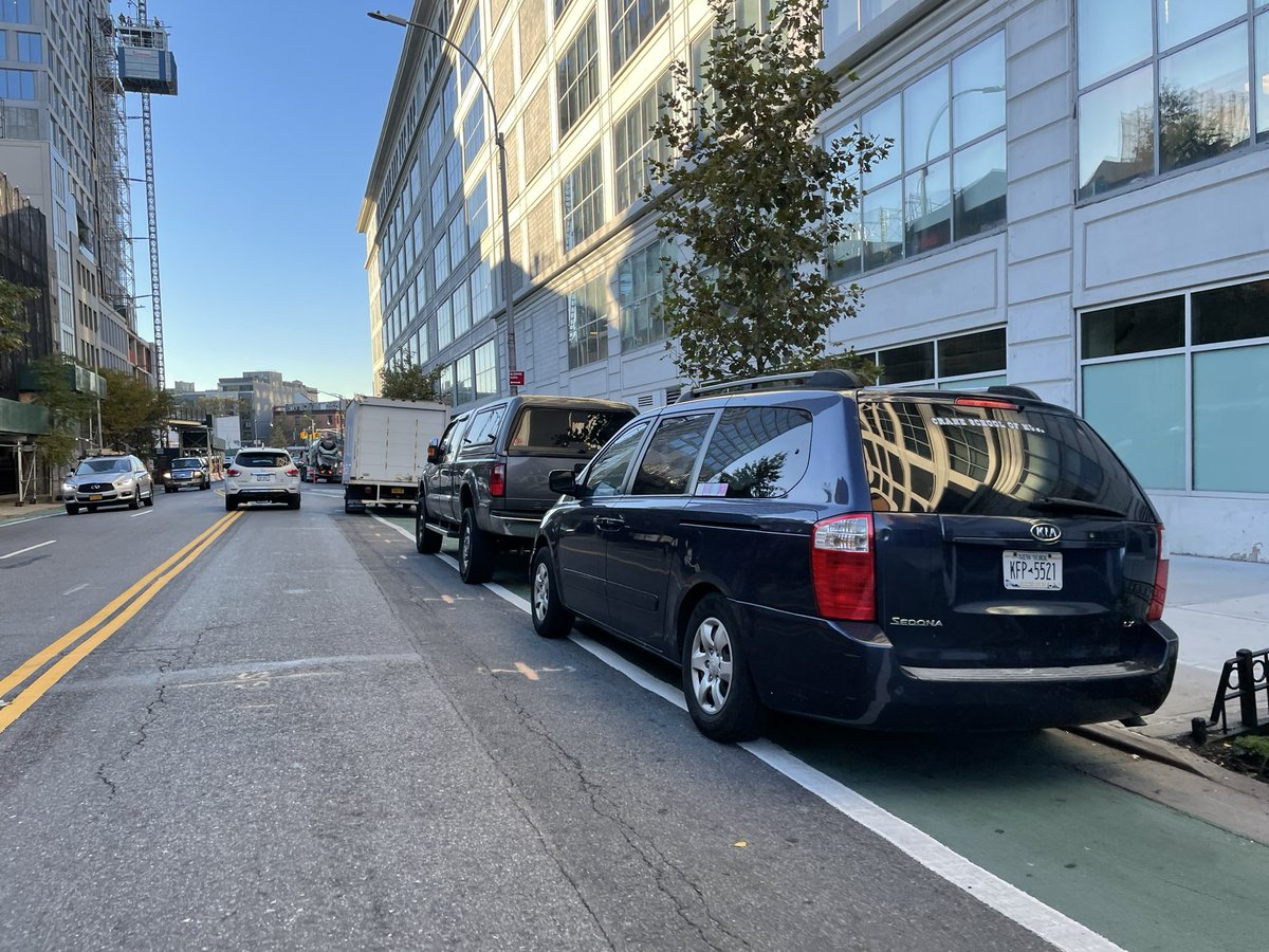D00RZ0NE's tweet photo. .@NYC_DOT should just demap the Vanderbilt Ave “#bikeNYC lane”. It basically doesn’t exist when most people on bikes try to use it. #deBlasioStop #deBlasiosStreets https://t.co/A5NJ0IRwlZ