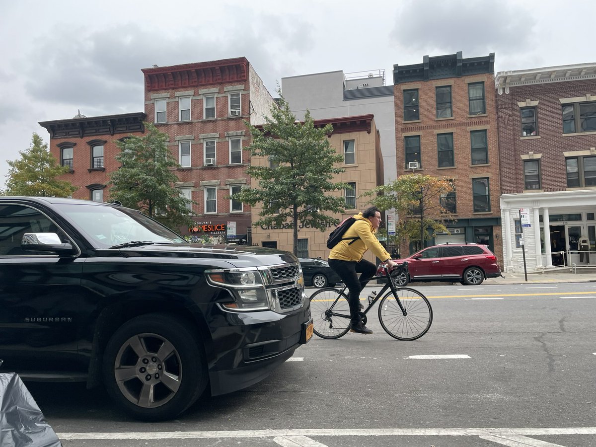 D00RZ0NE's tweet photo. .@NYC_DOT should just demap the Vanderbilt Ave “#bikeNYC lane”. It basically doesn’t exist when most people on bikes try to use it. #deBlasioStop #deBlasiosStreets https://t.co/A5NJ0IRwlZ