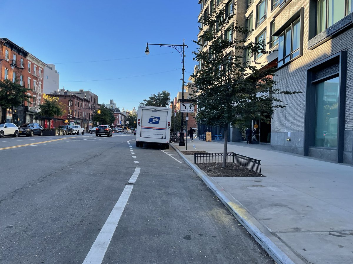D00RZ0NE's tweet photo. .@NYC_DOT should just demap the Vanderbilt Ave “#bikeNYC lane”. It basically doesn’t exist when most people on bikes try to use it. #deBlasioStop #deBlasiosStreets https://t.co/A5NJ0IRwlZ