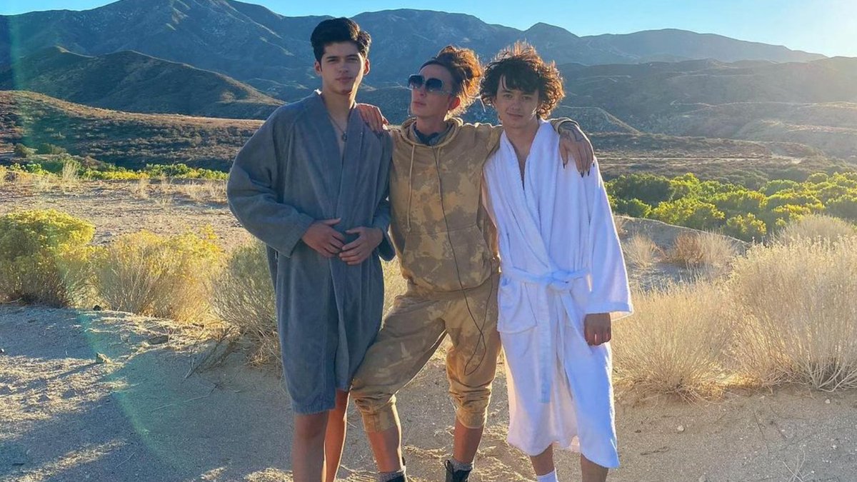 BenjaminASaenz's tweet photo. And that’s a wrap! 🎬

Filming officially ended for the #AriandDanteMovie and I couldn’t possibly be more proud of this hardworking and talented trio. Much love to you. ❤️

📸: @aitchalberto

#arianddante #aristotleandante https://t.co/ObmavYkfUF