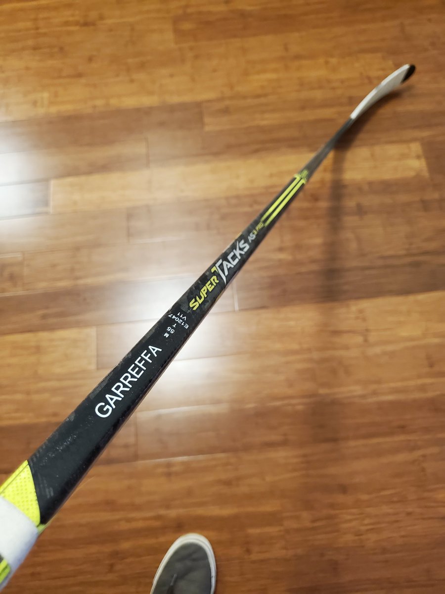 randuhmm's tweet photo. @sjbarracuda @OrlandoHockey I hope he doesn't need this back... It's my new favorite twig! https://t.co/nzDmcUOoSu