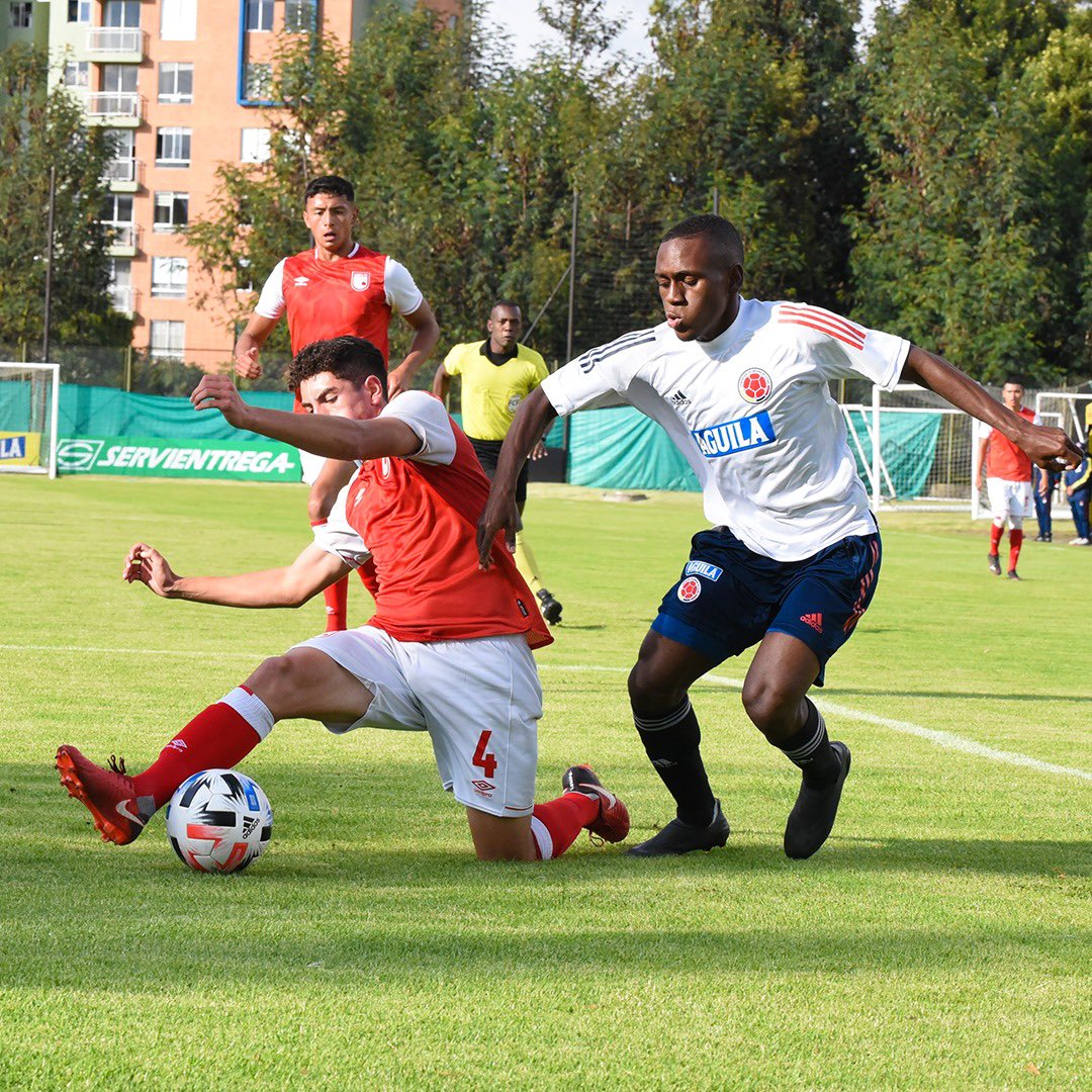 FCFSeleccionCol's tweet photo. 📸 ¡Partido amistoso! 🙌

Nuestra Selección Masculina Sub 19 derrotó 2-0 al equipo Sub 20 de Independiente Santa Fe continuando con su preparación para la Revelations Cup

#VamosColombia 🇨🇴 https://t.co/FcAJm16Vfw
