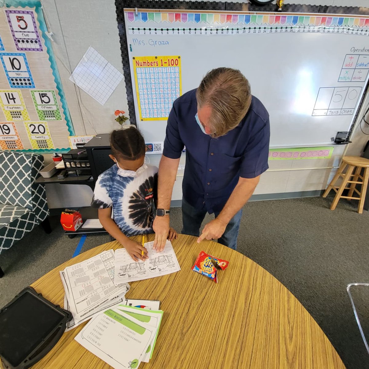 rwolf1221's tweet photo. VIPs helping at @WoodcrestFSD. FSD Supt Dr. Pletka worked with behavioral specialist Tonya, Asst Supt Dr Coghlan &amp; purchasing manager Mike McAdams worked with IAs Francine &amp; Yvonne &amp; Asst Supt Dr. Lee worked with office manager Diana. Thanks for helping today❤ #wcwildcatpride https://t.co/CDnFrw1cu5