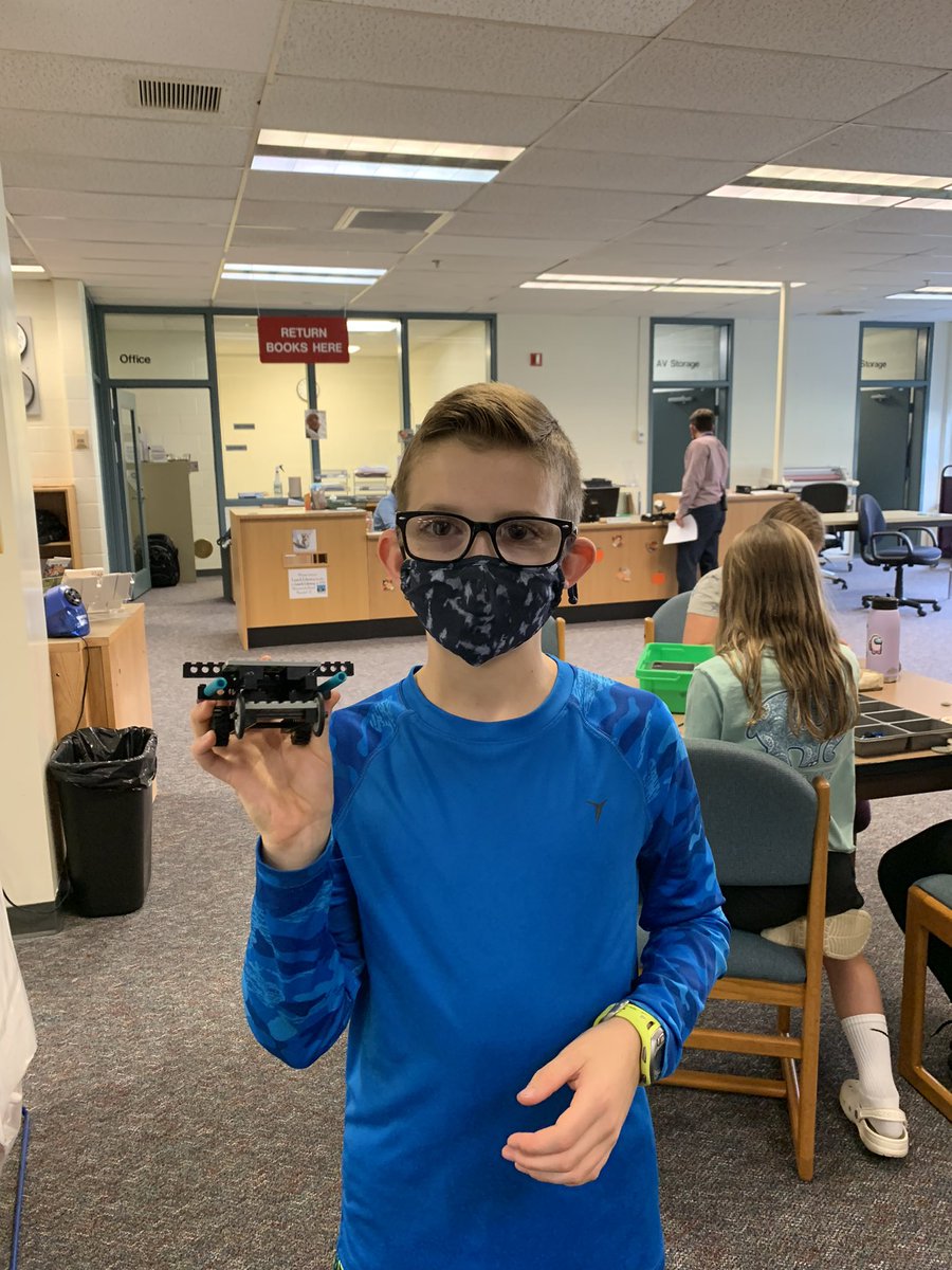 lderrymslibrary's tweet photo. @lderrymslibrary storm time today…day 2 #LEGO time! Kids having a great time building! #STEM #lderrylearns @Londonderry_lms https://t.co/z3yTnwvlyY