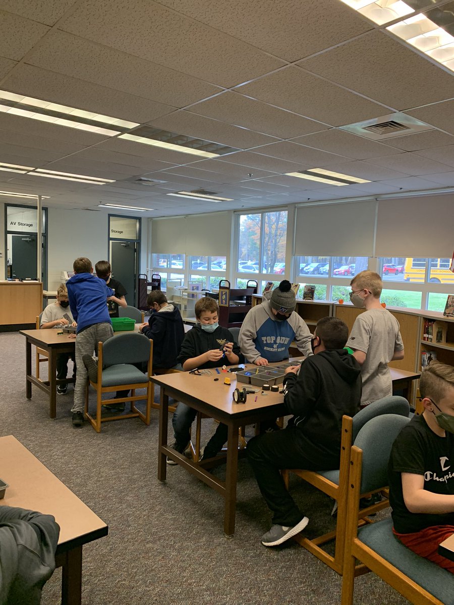 lderrymslibrary's tweet photo. @lderrymslibrary storm time today…day 2 #LEGO time! Kids having a great time building! #STEM #lderrylearns @Londonderry_lms https://t.co/z3yTnwvlyY