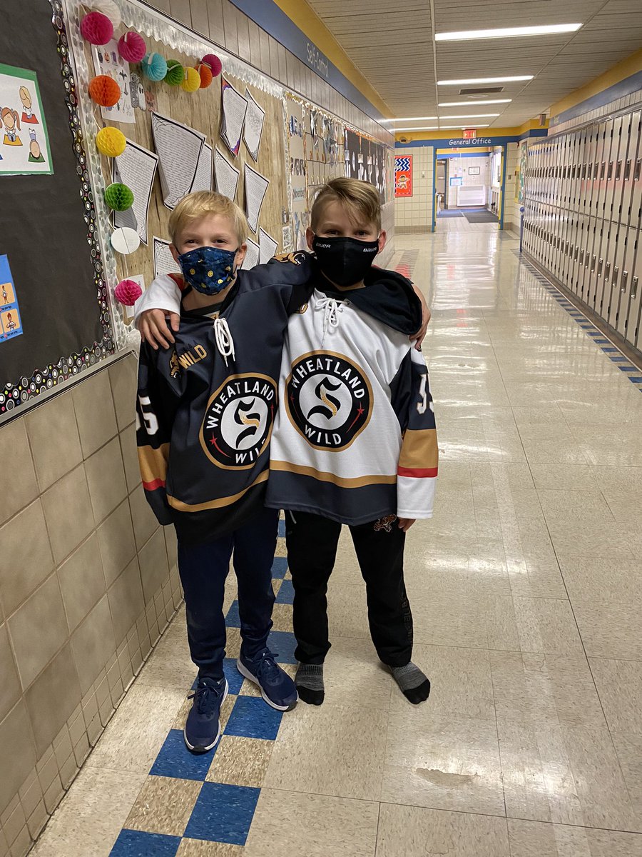 WadenaWes's tweet photo. Twin Day! https://t.co/GlCusBu6U1
