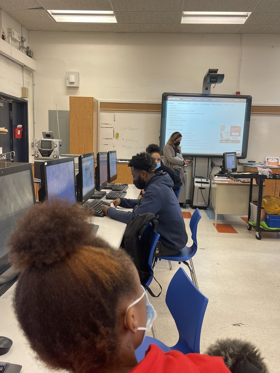 Lehmanyabc's tweet photo. #outstandinglesson Reviewing macro nutrients, dietary recall and overall caloric intake tracking carbohydrates, fats, and proteins in #healthclass #research #studentled #discussion @FlushingYabc @JohnMazzocchi @willoughbYABC @D79Nick @ColumbusYabc @YABCs_NYC @d79SuptZweig https://t.co/fKZNQaqfWf