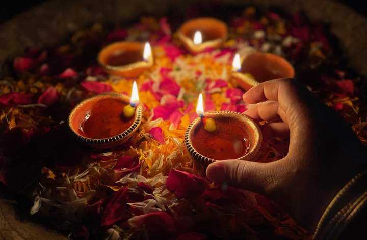 kumarjyotish90's tweet photo. प्रेम, प्रार्थना, दुवाओं का दौर हमेशा चलता रहे। इंसानियत व मानवता का दीप हमेशा जलता रहे।।

🙏🌹आपको और आपके पूरे परिवार को दीपोत्सव के शुभ अवसर पर बहुत-बहुत बधाई और शुभकामनाएं🌹🙏 https://t.co/j8Rr55cGhm