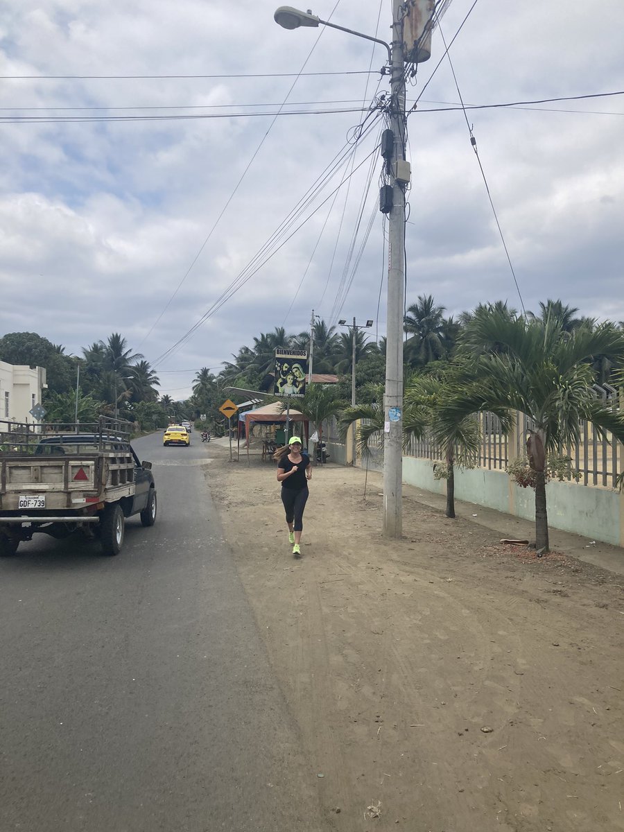 LupitaaVR's tweet photo. Hoy 10k con mi papá 😁
10 k pasando por 7 comunidades 🤩😱 ( #PuertoLoor, #TierrasAmarillas, #Sosote, #BuenosAires, #LosRíos, #ElCeibal )
Tenemos como fortaleza ser de la parte centro de Manabi, los turistas pasan y consumen lo nuestro. La economía circula
#Rocafuerte #Manabi https://t.co/gQJiLKgrRP