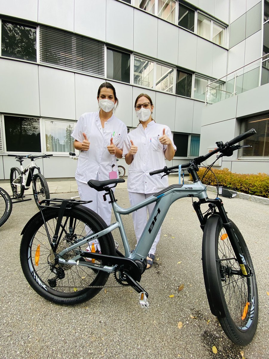 JOBikeAustria's tweet photo. JOBike® Testtag bei den Barmherzigen Schwestern in Ried! 🚴‍♀️

Es wurde fleißig getestet &amp; bestellt und wir liefern noch heuer aus!

#barmherzigeschwesternried #zurarbeitradln #JOBike #Firmenrad #Jobbike #Dienstrad #jobrad #klimaaktivmobil

JOBike® ist eine Marke der velocitee GmbH https://t.co/z2oB03WGKF