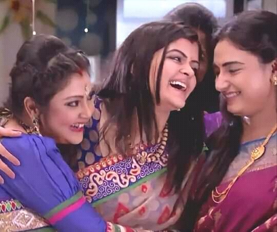 _____ratri_____'s tweet photo. #HappyBirthdayBojhenaSeBojhena 💝

এইদিনে আমরা আমাদের বিএসবি ফ্যামিলি টাকে পেয়েছিলাম🙂❤️যেখানে প্রত্যেকটা চরিত্র আমাদের কাছে অসম্ভব প্রিয়💐
আই থিংক যারা বিএসবি কে ভালোবাসে,তাদের নতুন করে আর ভালোবাসা খুজতে হয়না💌

💐 #happybirthdaybsb #8YearsOfBSB
@Yash_Dasgupta @madhumitact https://t.co/51fQTVdVVw