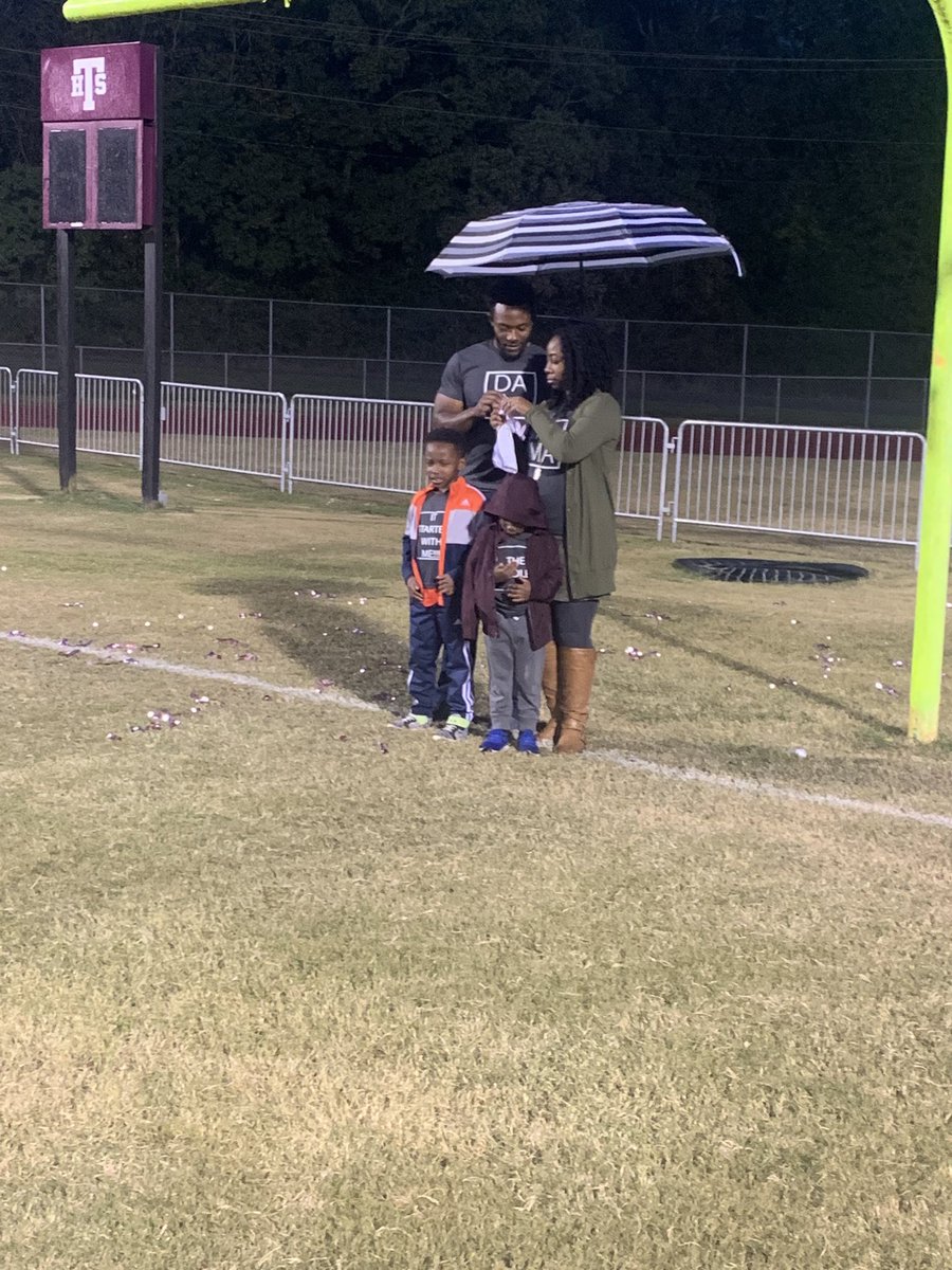 coachthig2's tweet photo. When you change the environment then the culture. Team meal, parents decorating the lockeroom, and my DC gender reveal!! #family #ths #south78 https://t.co/OSnhJxf7hX