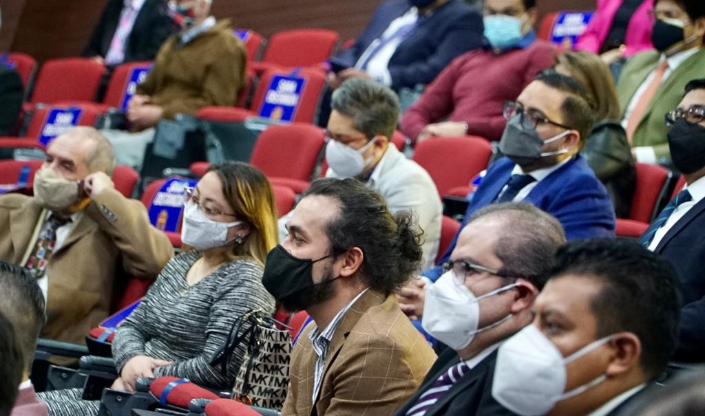 luisfmunguia's tweet photo. Por la tarde acompañe a la secretaria @LuisaAlcalde a la presentación del libro "El Nuevo Sistema de Justicia Laboral en México" del magistrado Sergio Javier Molina Martínez, en la @UNAM_MX.

Este libro explica a detalle los modelos de  justicia laboral y libertad sindical (1). https://t.co/Ys8zexhHK7