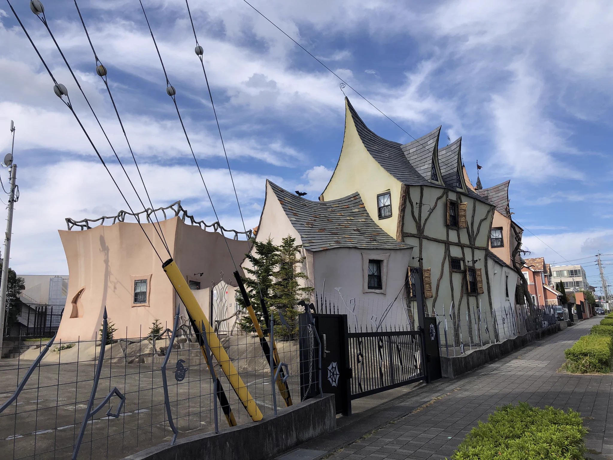 @hyogonosuke 地元なので、日常的に拝見しております
日々が豊かな気持ちになります
尚、たまたま近くにいるので… 