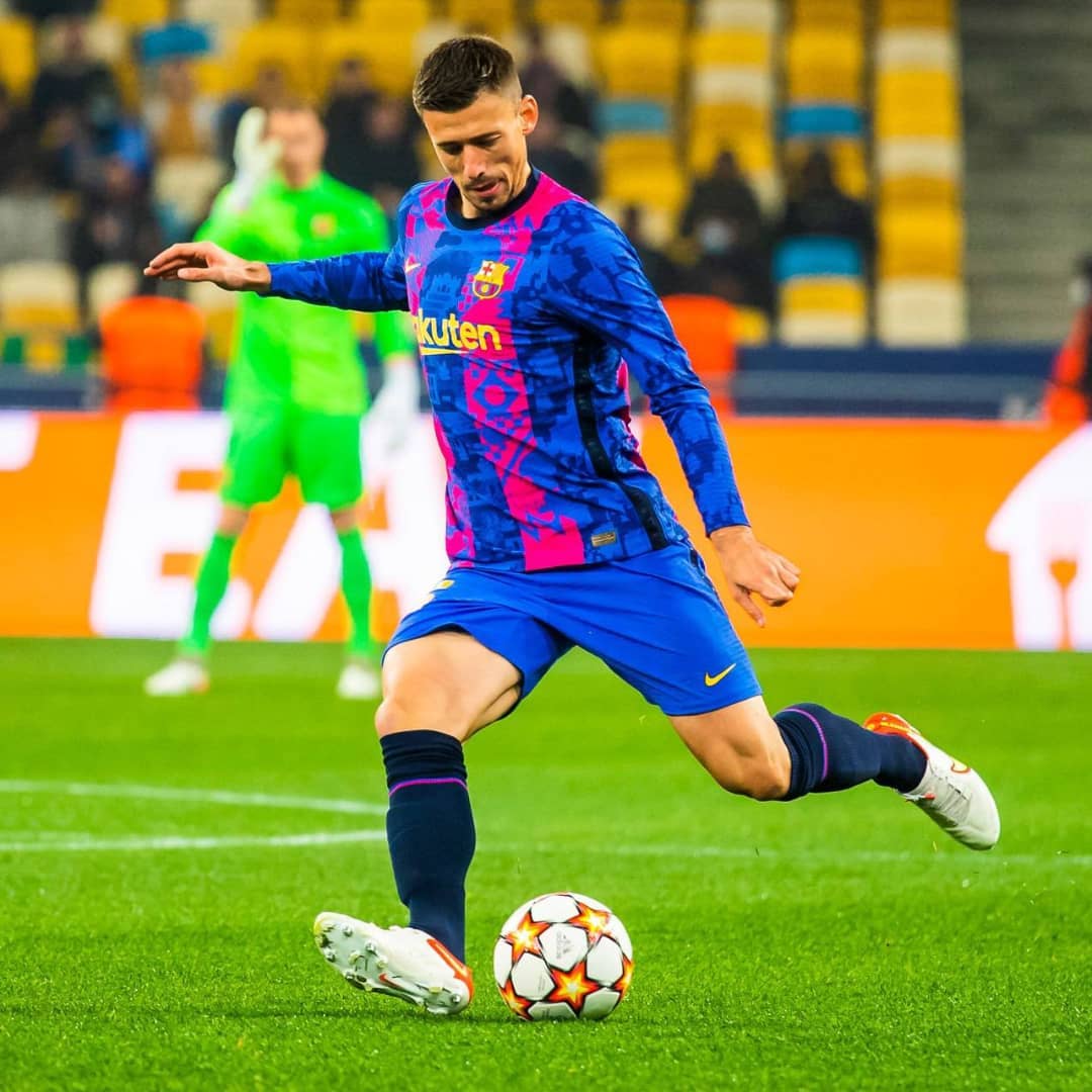 barcafans__indo's tweet photo. Clément Lenglet memiliki pertandingan yang cukup bagus melawan Dynamo Kyiv tetapi ia harus ditarik pada menit ke-78 karena ketidaknyamanan. Dia juga mendapat kartu kuning. 

[Mundo Deportivo]

#VamosLenglet
#DynamoBarca
#BarcelonaFans
#ForcaBarca
#ViscaBarca https://t.co/JCI9Jnyb66
