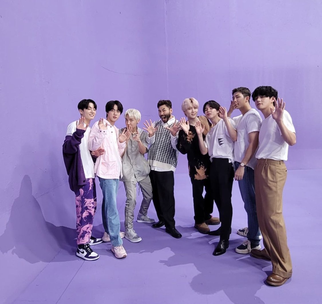 charts_k's tweet photo. Noh Hong-chul Instagram update with @BTS_twt 

https://t.co/kQPenWbWRG https://t.co/YqsZR07Zp5