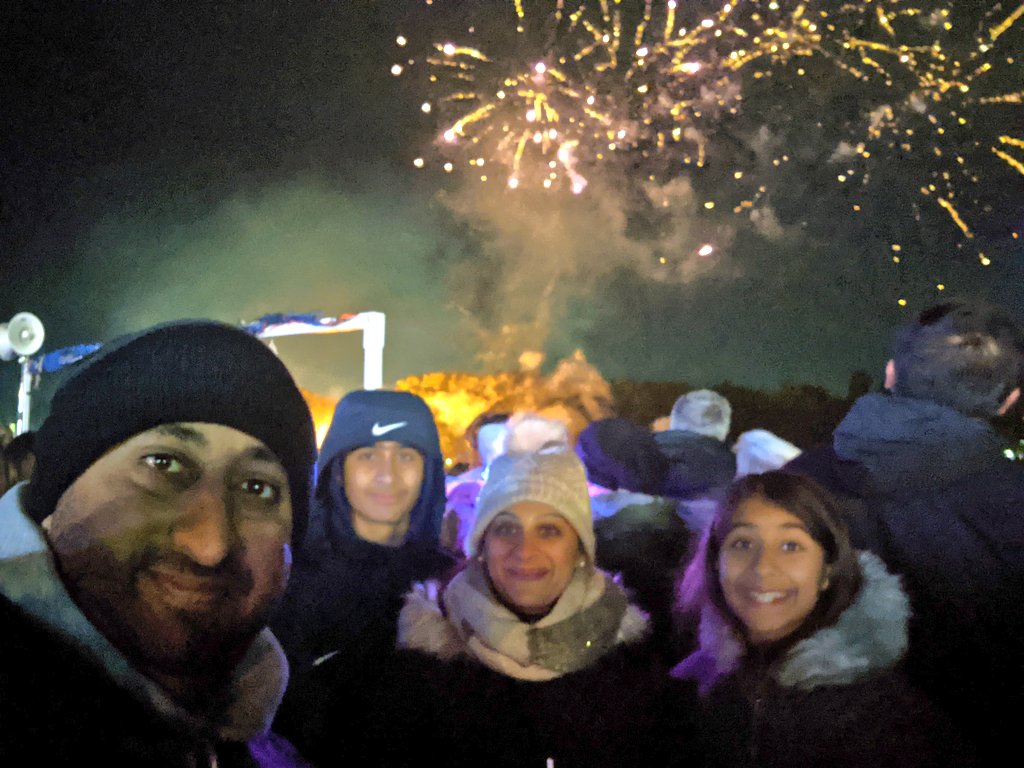 The Cosham Bonfire &amp; Fireworks Display organised by Portsmouth City Council last night was epic! A big thank you to everyone involved in organising a fantastic evening! #Portsmouth #BonfireNight #Fireworks