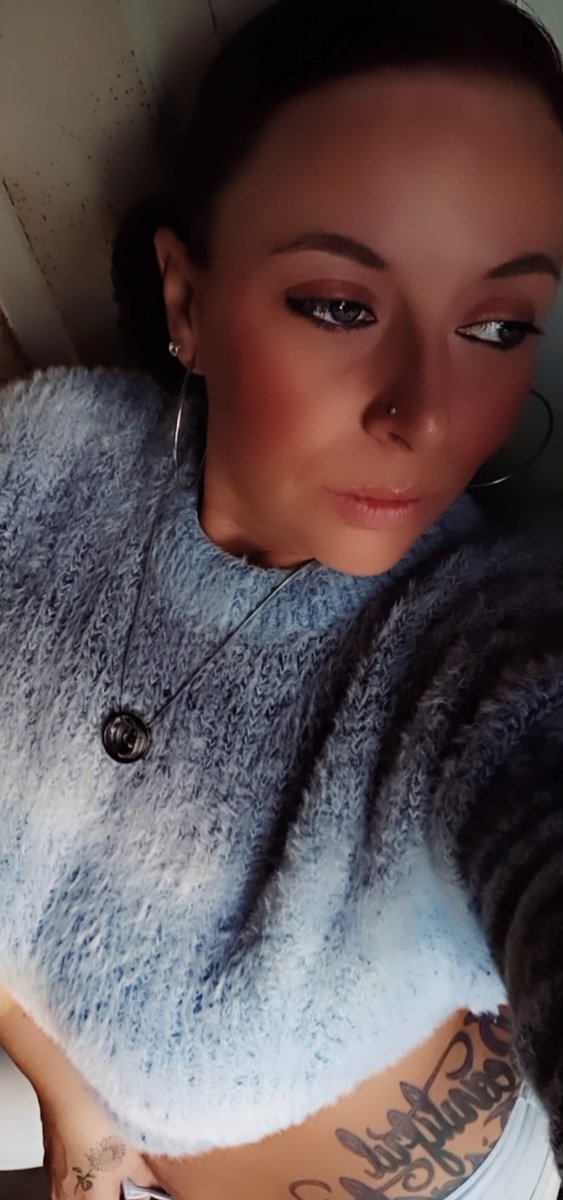 Brittain1980's tweet photo. She spills everything she touches. 
So long as it’s not her HEART, her SOUL or her SECRETS, she’ll be just fine. 
#justme #nofilterneeded #thatnaturalglow #outsidelighting #itsprogressnotperfection #iamwhoiam #sorrynotsorry #redhairdontcare #themeyestho #WednesdayWisdom https://t.co/2HIHLN8hGB