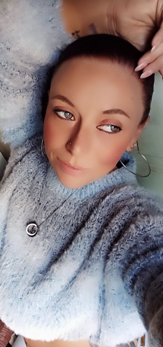 Brittain1980's tweet photo. She spills everything she touches. 
So long as it’s not her HEART, her SOUL or her SECRETS, she’ll be just fine. 
#justme #nofilterneeded #thatnaturalglow #outsidelighting #itsprogressnotperfection #iamwhoiam #sorrynotsorry #redhairdontcare #themeyestho #WednesdayWisdom https://t.co/2HIHLN8hGB