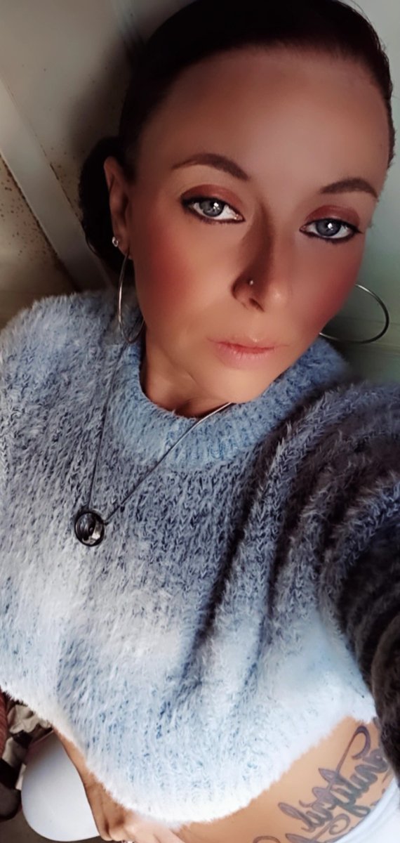 Brittain1980's tweet photo. She spills everything she touches. 
So long as it’s not her HEART, her SOUL or her SECRETS, she’ll be just fine. 
#justme #nofilterneeded #thatnaturalglow #outsidelighting #itsprogressnotperfection #iamwhoiam #sorrynotsorry #redhairdontcare #themeyestho #WednesdayWisdom https://t.co/2HIHLN8hGB