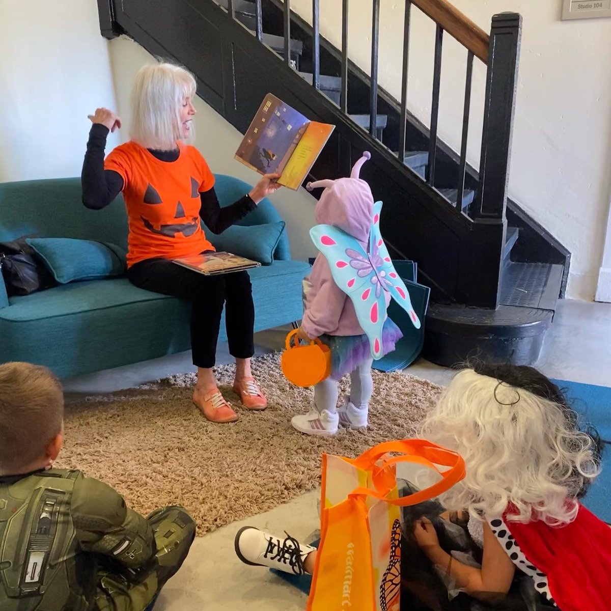 ReadingLegacies's tweet image. #SpookyStorytime on Sunday was a blast! 🎃📖 Thanks to everyone who stopped by for a Halloween read-aloud!