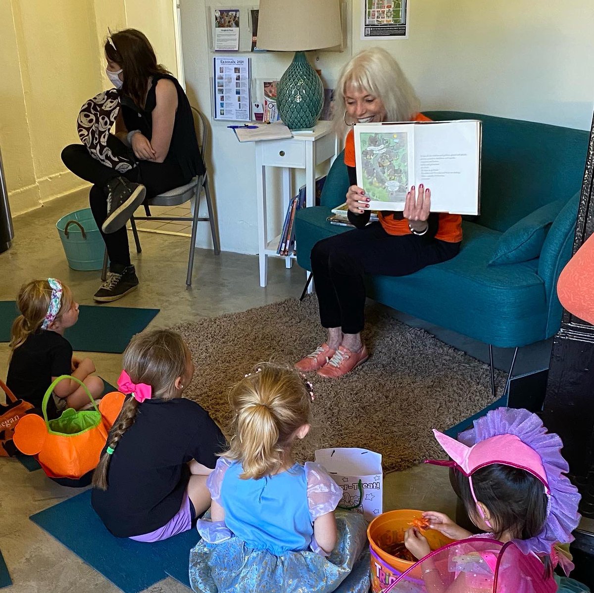 ReadingLegacies's tweet image. #SpookyStorytime on Sunday was a blast! 🎃📖 Thanks to everyone who stopped by for a Halloween read-aloud!