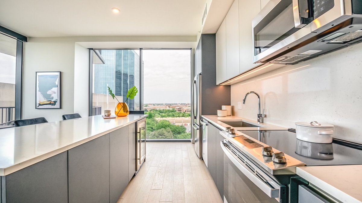 LiveDallasApts's tweet photo. Let's talk modern living perfect for entertaining guests during the holidays.ππ₯π½
#architecture #home #RealEstate #Dallas #Realtor #LiveDallas #DallasApartments https://t.co/vITCXjOErl