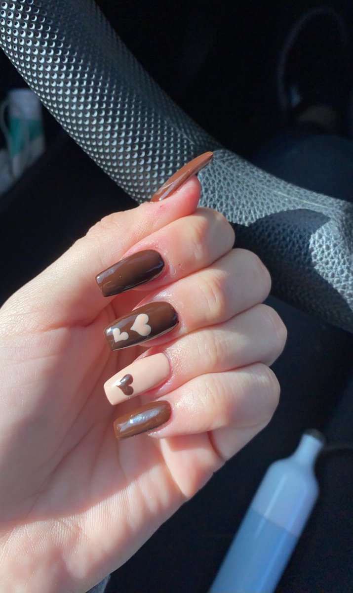 gh0stb3ry's tweet photo. 🤎#novembernails ft my hand https://t.co/k6Lj6uRH9Q