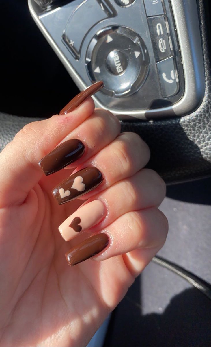 gh0stb3ry's tweet photo. 🤎#novembernails ft my hand https://t.co/k6Lj6uRH9Q