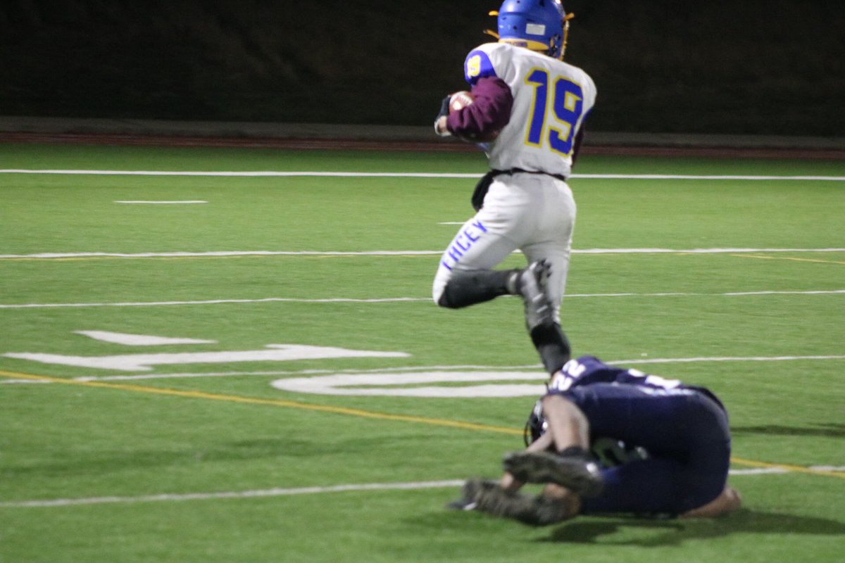 bevfacey's tweet photo. Congratulations to our Junior football team who took the @metro_athletics Division 2 title tonight in an exciting game against Shep by a score of 26-17. Great work, Falcons! https://t.co/zHkMZvOvzA