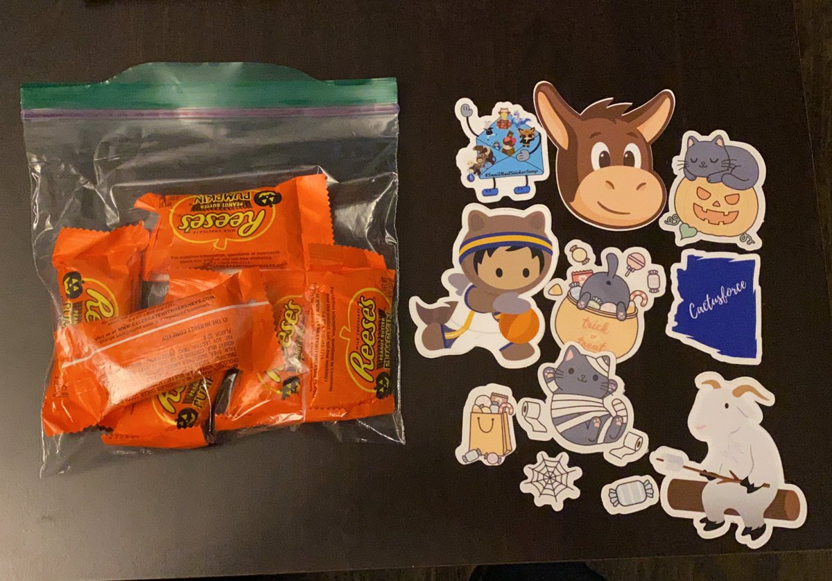 mehansen82's tweet image. Well now how am I supposed to pick a favorite @juliebranyan?! My favorite Halloween candy or stickers? It’s a tie! Thanks for making my #SpookyS4 of @SMStickerSwap a lot sweeter!