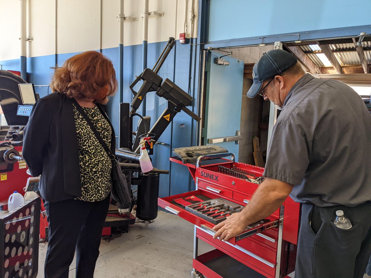yhs_careerctr's tweet photo. YHS Automotive Instructor Mr. Rosano showing CRYROP’s Superintendent  Tracie Zerpoli , new equipment at YHS Shop with students working on a project @CRYROP @YucaipaHigh https://t.co/WV8g3CgWEE