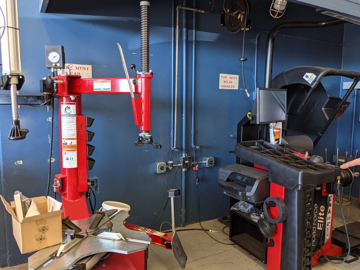 yhs_careerctr's tweet photo. YHS Automotive Instructor Mr. Rosano showing CRYROP’s Superintendent  Tracie Zerpoli , new equipment at YHS Shop with students working on a project @CRYROP @YucaipaHigh https://t.co/WV8g3CgWEE