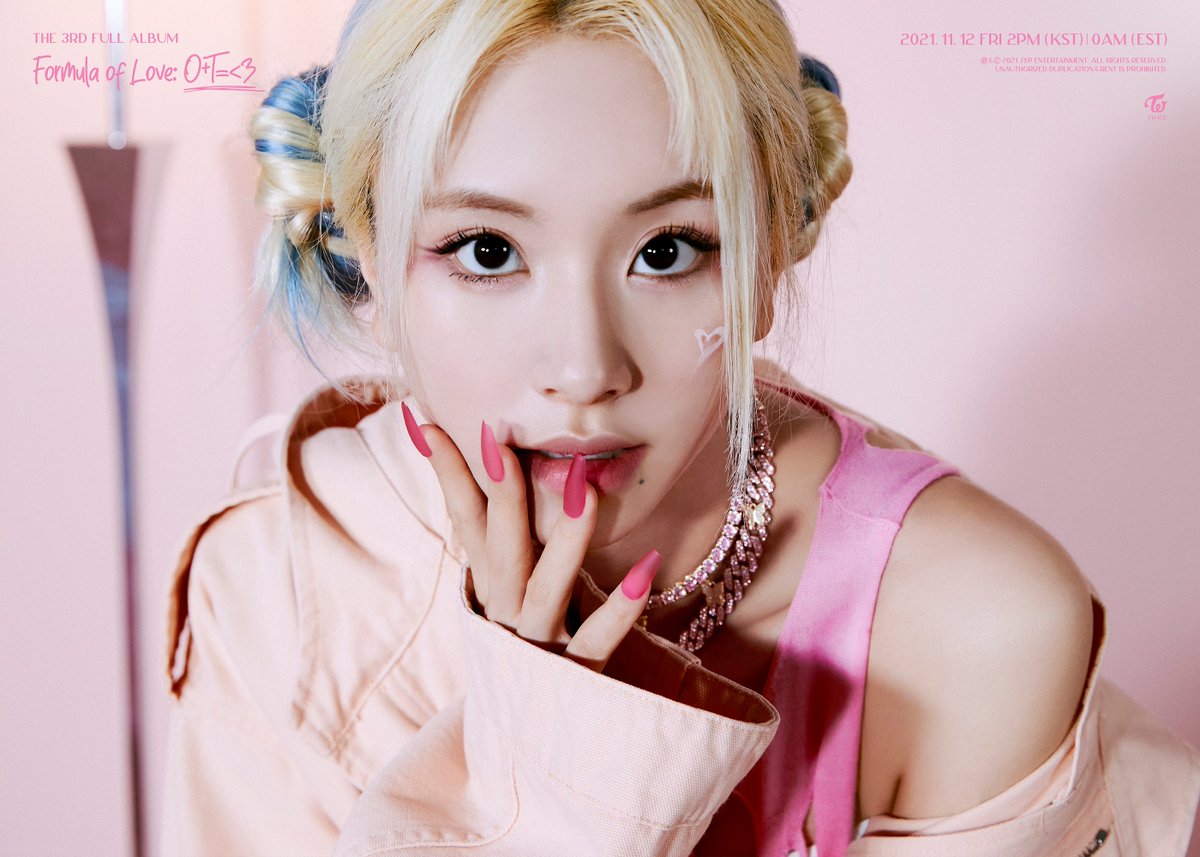 TWICE tweet media