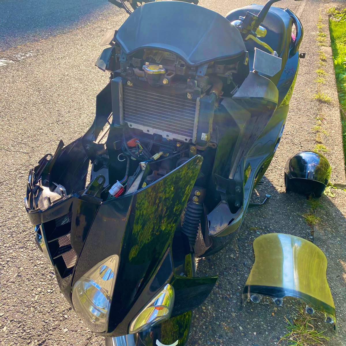campingrider_'s tweet photo. 本日、ヘッドライトバルブを交換作業をしておりました🛵
自分で手入れできるところは自分でやります😊
そうしたほうが愛着も湧きますね🏕

#SYMRV125
#バイク修理
#バイク乗りと繋がりたい 
#バイク好きな人と繋がりたい https://t.co/nbNxh8DmpT