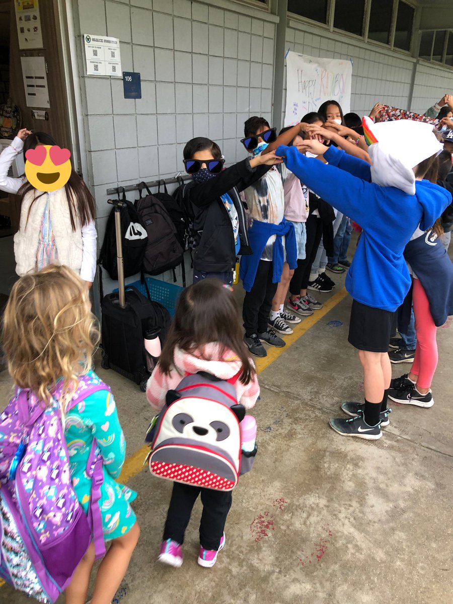 MsHarrisLearns2's tweet photo. Today TK was celebrating learning all the colors by having rainbow day. @MissCothron and I had our kids dress up, too, and greet them with a rainbow to walk under on their way to class! Happy Rainbow Day TK! #SunsetLaneShines #FSDLearns https://t.co/F0OxownrKO