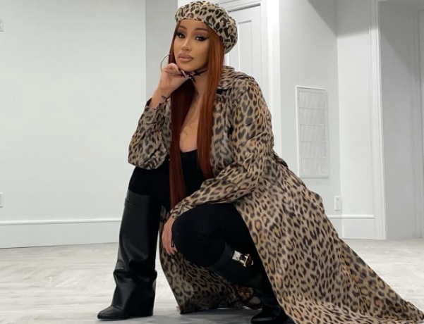 maxima947fm's tweet photo. Cardi B conducirá los American Music Awards 2021 https://t.co/WEoYXodKrO
