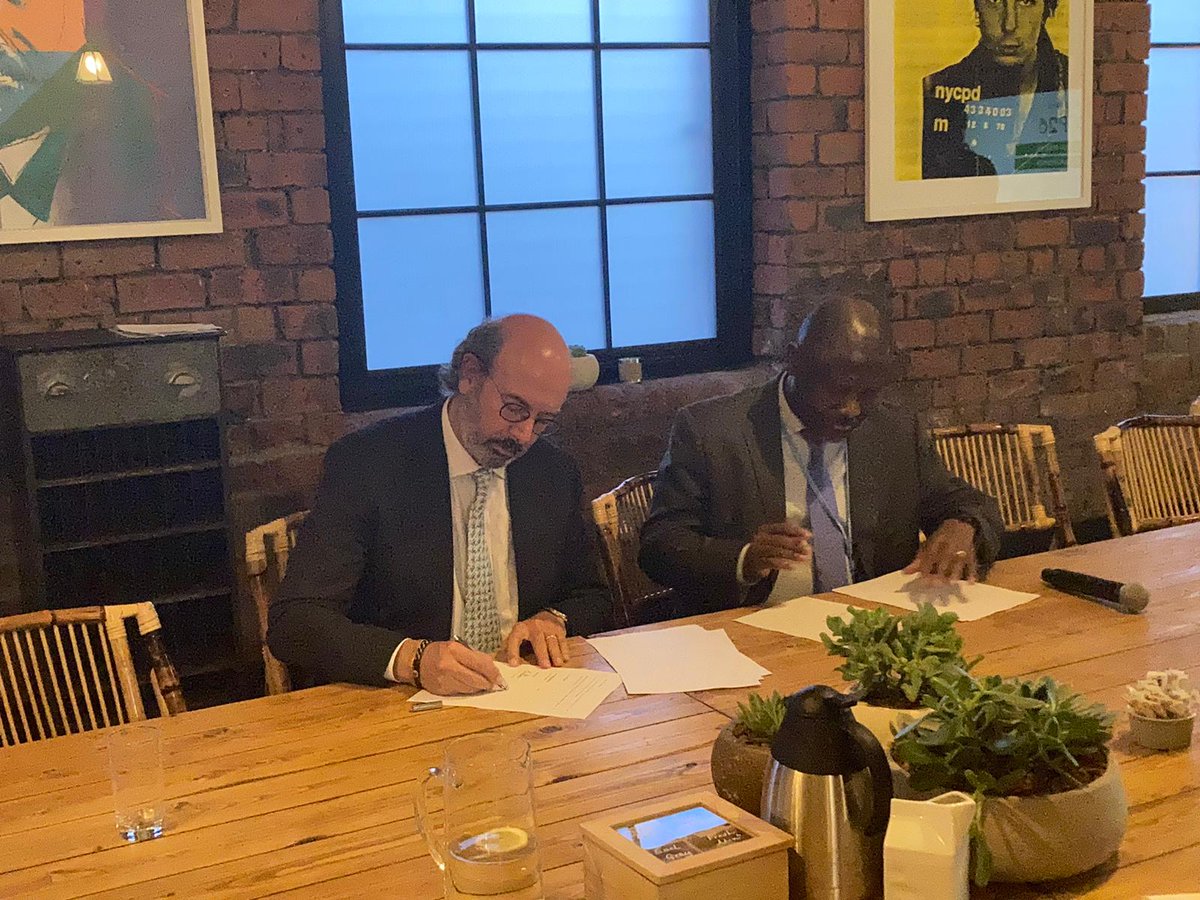 J'ai signé ce 03/11/2021 à la <a href="/COP26/">COP26</a> un important accord de collaboration scientifique avec <a href="/forestLAB4/">forestLAB</a>. Première étape de mobilisation de fonds pour financer la recherche scientifique au CENAREST-Gabon