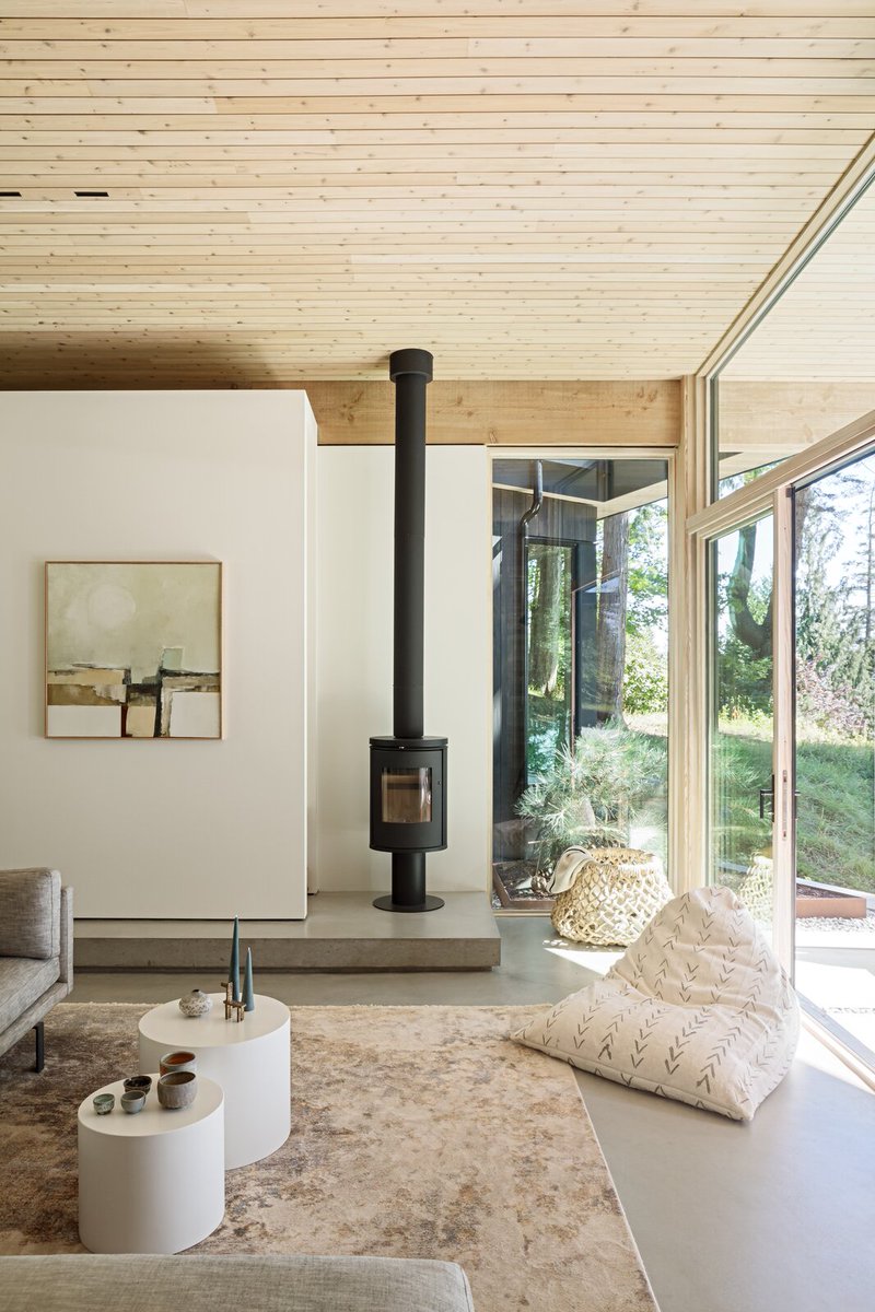 bkkmenuliving's tweet photo. สัมผัสโมเมนต์แห่งความสุขและบรรยากาศแสนอบอุ่นไปกับ Halfmoon Bay Cabin บ้านพักตากอากาศสุดโคซี่ของคู่รักนักสถาปนิกหนุ่มชาวแคนาดา
.
All Photos by Ema Peter
.
https://t.co/d09ByrF1Dx
.
#BKKLIVING #DesignInspiration #HalfmoonBay #PatrickWarren #FritsdeVriesArchitects #AustralianHouse https://t.co/CJpKoSBGoY