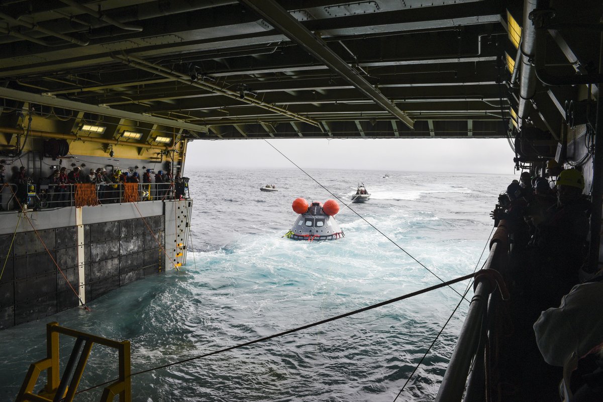CavasShips's tweet photo. Amphibious ship USS JOHN P #MURTHA LPD26 was underway 1 Nov off SoCal carrying out more recovery exercises of the #Orion spacecraft. This is the 9th of the tests, 3rd for MURTHA. Capsule will be used for the Artemis I manned moon mission https://t.co/OZGrOfixin https://t.co/QFK2CaQEI3