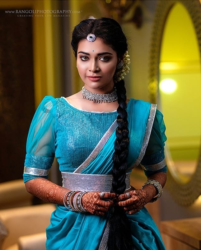 DharshaGupta's tweet photo. 💙🤍என்றென்றும் உங்கள் இல்லங்களிலும், உள்ளங்களிலும் மகிழ்ச்சி பொங்க இனிய தீபாவள��� நல்வாழ்த்துக்கள்🤍💙 https://t.co/YXwl6iwAoS