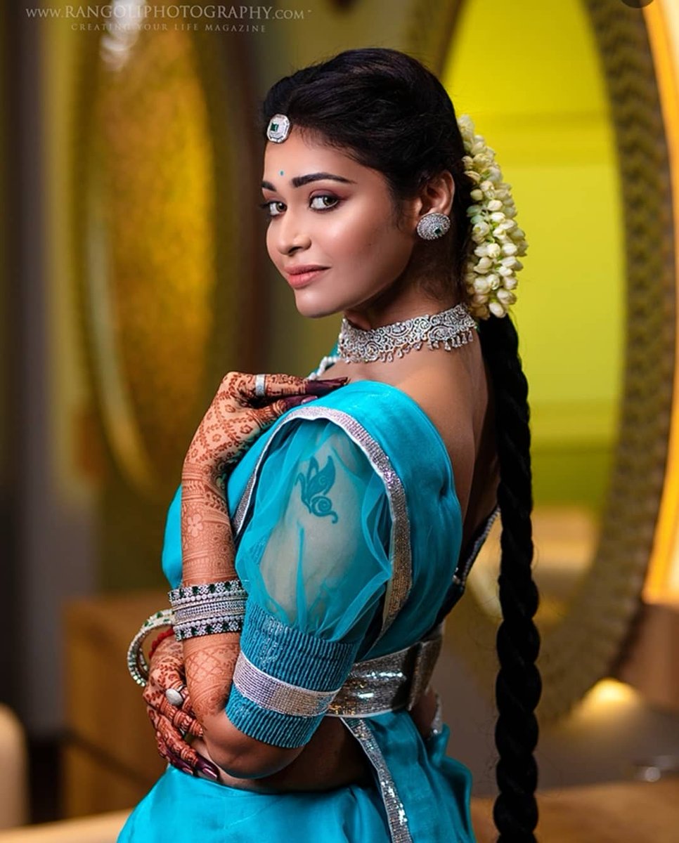 DharshaGupta's tweet photo. 💙🤍என்றென்றும் உங்கள் இல்லங்களிலும், உள்ளங்களிலும் மகிழ்ச்சி பொங்க இனிய தீபாவள��� நல்வாழ்த்துக்கள்🤍💙 https://t.co/YXwl6iwAoS