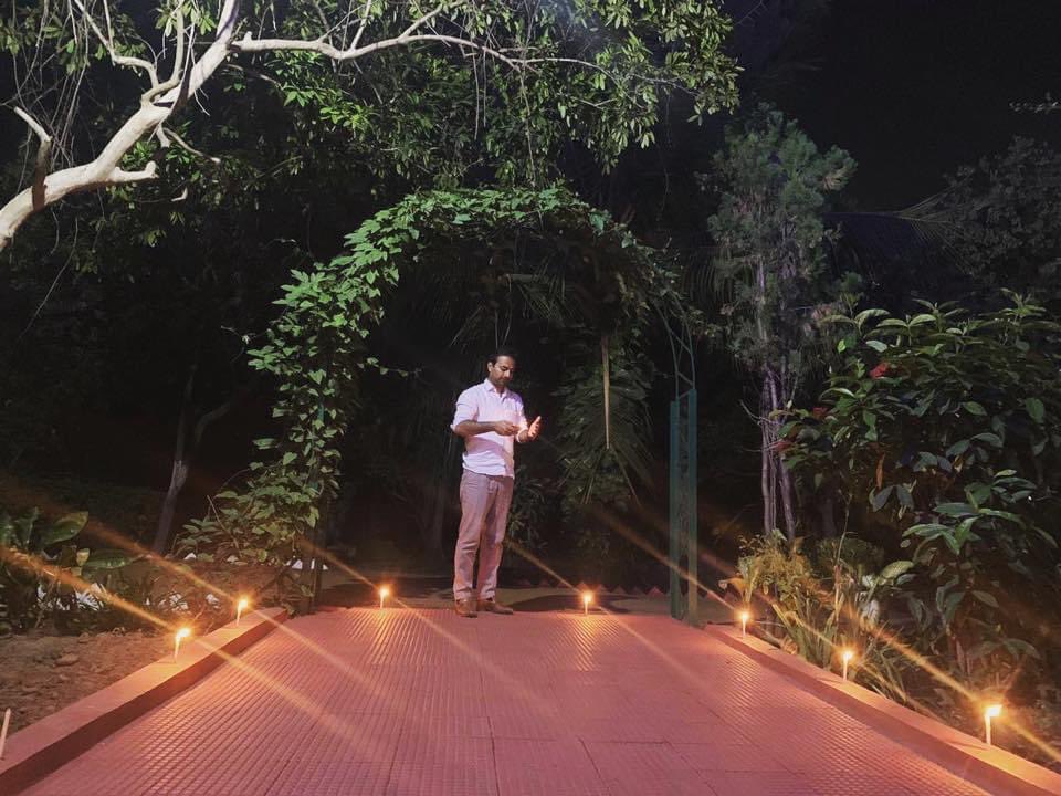 ParveenKaswan's tweet photo. माना कि अंधेरा घना है,
पर दिया जलाना कहाँ मना है। #diwaliwishes to all. https://t.co/s7unH2aPCI