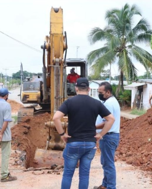 El <a href="/Gob_Cojedes/">Gobierno Bolivariano de Cojedes</a> a través de <a href="/esserca_ca/">ESSERCA, CA. </a>, <a href="/Hidrocentro2011/">HIDROCENTRO OFICIAL</a> y la @ABTinaquillo, realizaron la sustitución de 30 metros de colector  en la calle 02 del sector Caja de agua, el cual beneficia a los habitantes de la calle 2, 5, 6, 7 y 8 del sector, para un aproximado de 300 familias