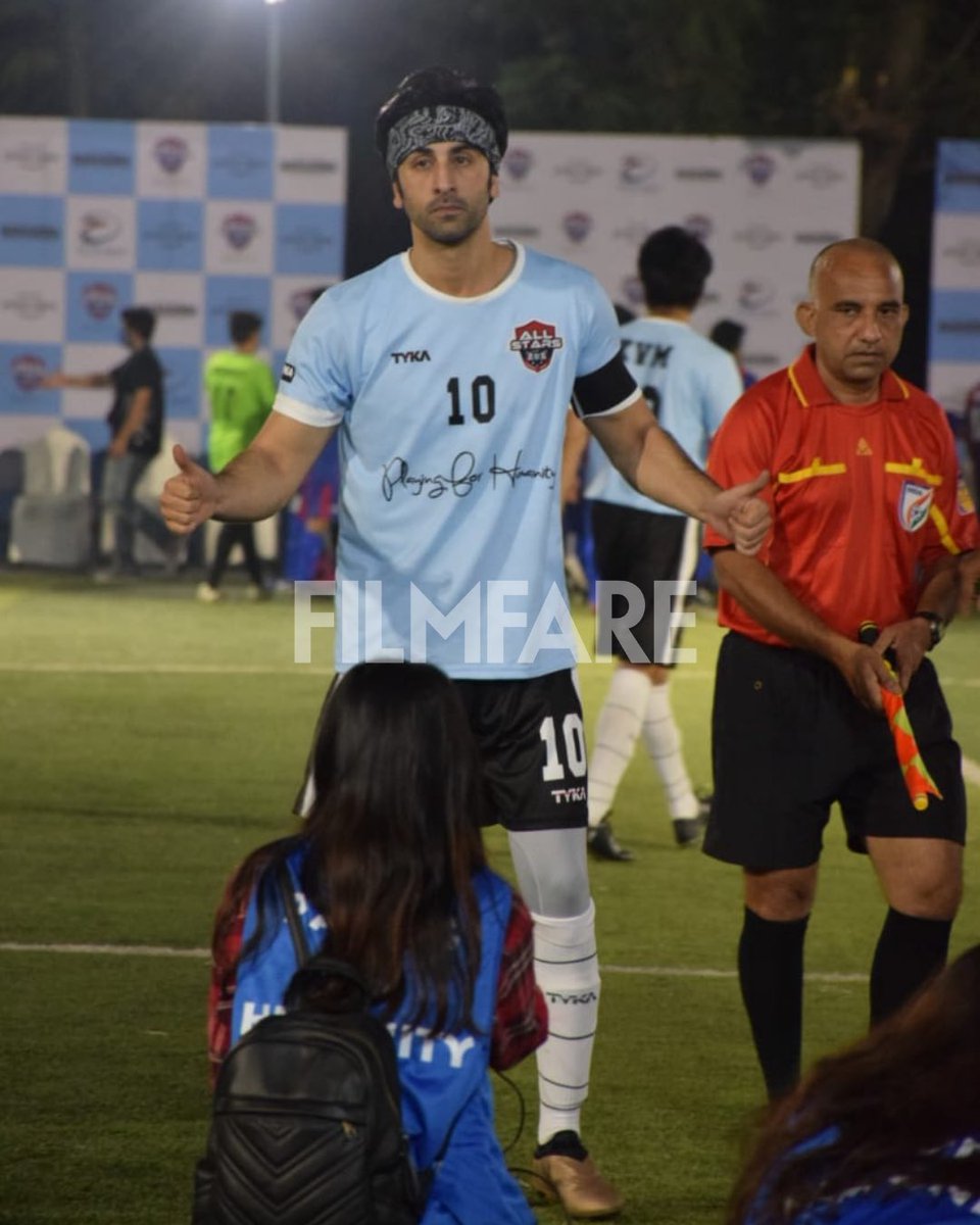 filmfare's tweet photo. He’s so cool, he’s so fine, out of 10 - we’d give him 9!

#RanbirKapoor was papped at the ASFC football match last evening. https://t.co/fvI5gXdhmM