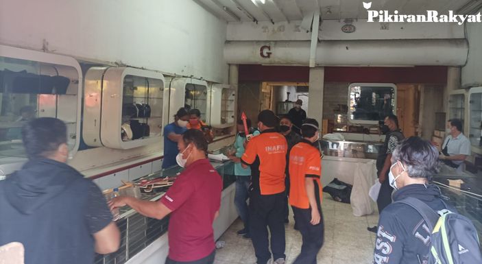 infobdg's tweet photo. Terungkap, Pemilik Toko Emas di Kosambi Bandung Rupanya Tewas Dibunuh karena Memarahi https://t.co/T8d2vTrlTC #infoBDG https://t.co/xRcIkPHlXt