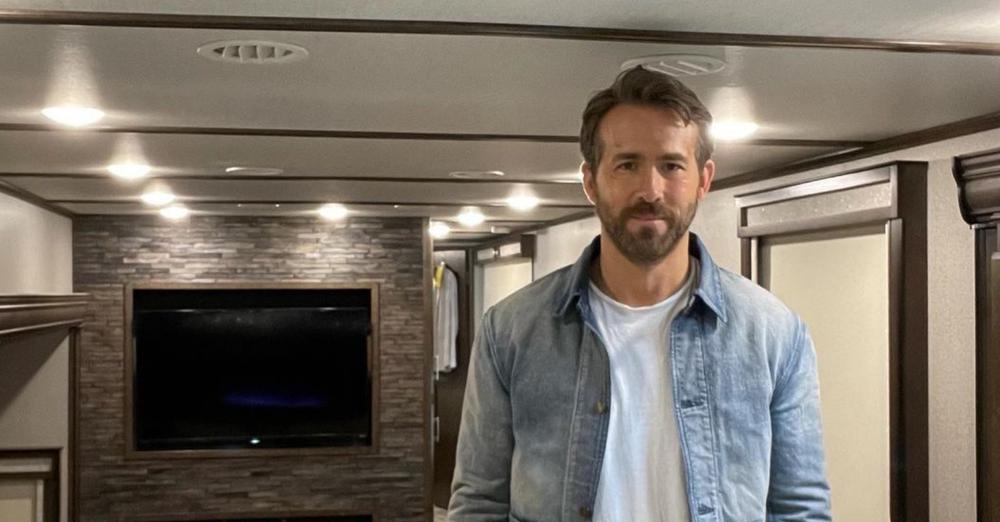 enews's tweet photo. You won't be seeing Ryan Reynolds in any more films any time soon. He explains why: https://t.co/SlfpdLEWda https://t.co/NDmRHQWXcz