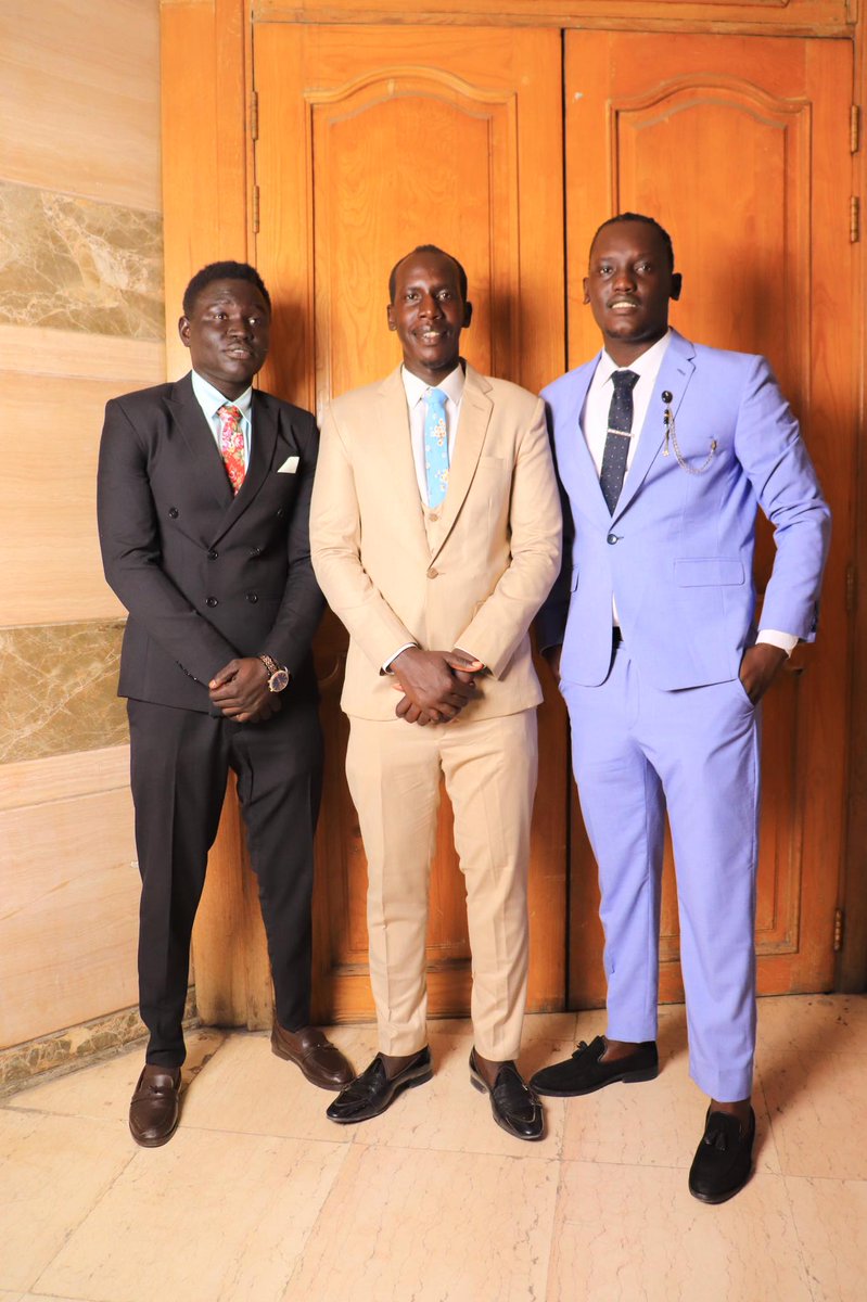 ajakdeng1's tweet photo. My Brother Graduation Day 👋 https://t.co/vBNGaCd5g1